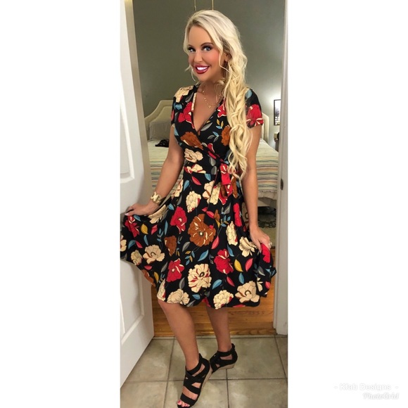 🌺LAST 2! Brushed Fabric Floral Midi Wrap Dress! - Picture 7 of 7